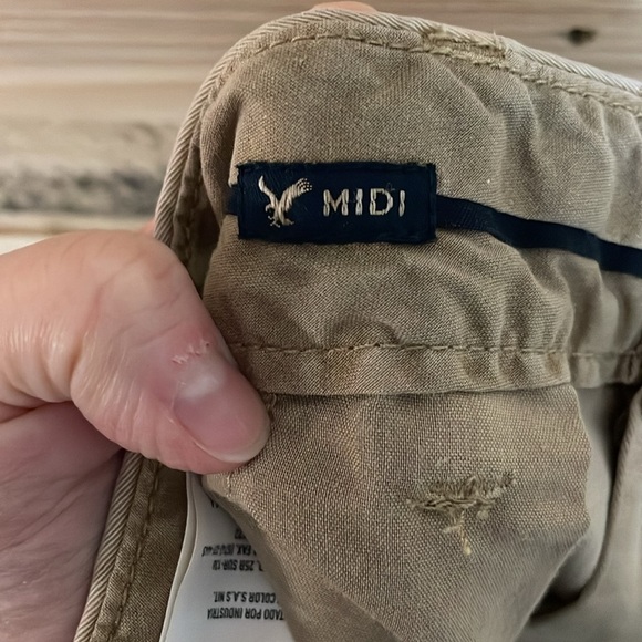 American Eagle Outfitters size 8 Midi Chino Tan Color Mid-rise 5” Inseam Shorts - Picture 10 of 12